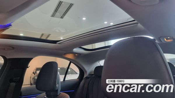 Mercedes-Benz E-Class 2024, фото 5