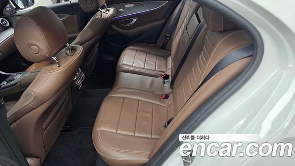 Mercedes-Benz E-Class 2022, фото 16