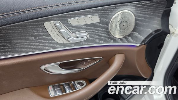 Mercedes-Benz E-Class 2022, фото 32