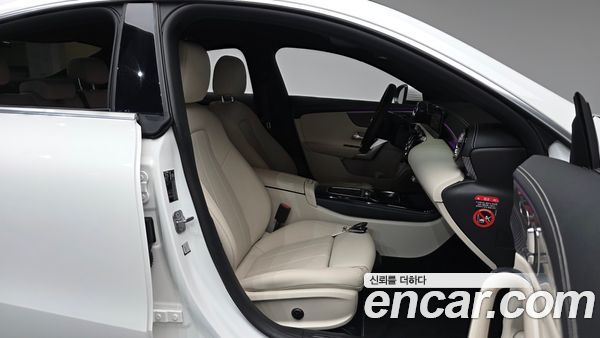 Mercedes-Benz CLA 2025, фото 16