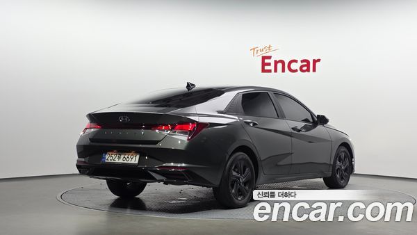 Hyundai Elantra 2023, фото 2