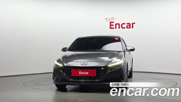 Hyundai Elantra 2023, фото 3