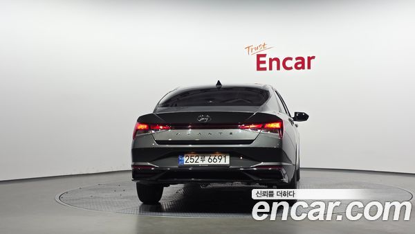 Hyundai Elantra 2023, фото 4