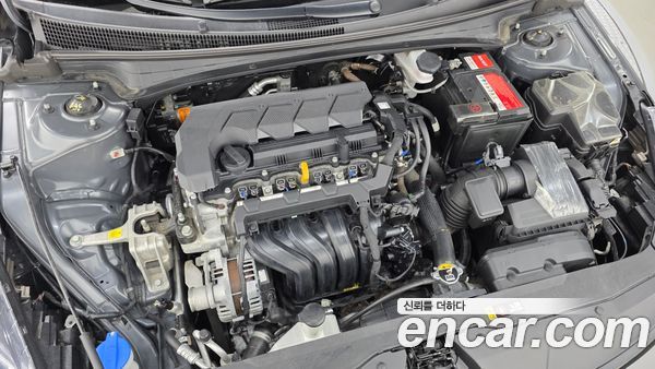 Hyundai Elantra 2023, фото 6