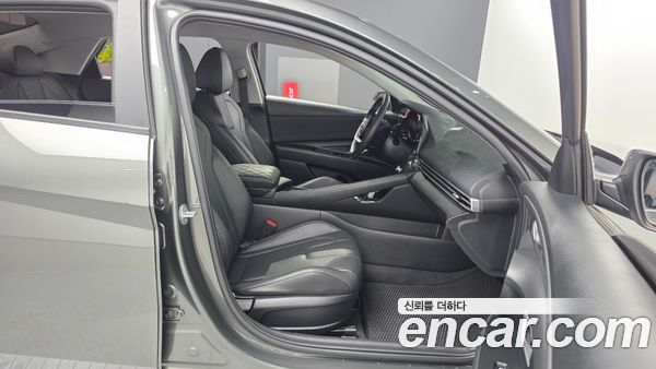 Hyundai Elantra 2023, фото 17