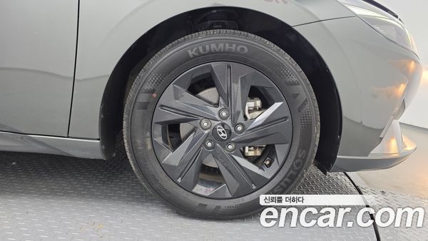 Hyundai Elantra 2023, фото 7