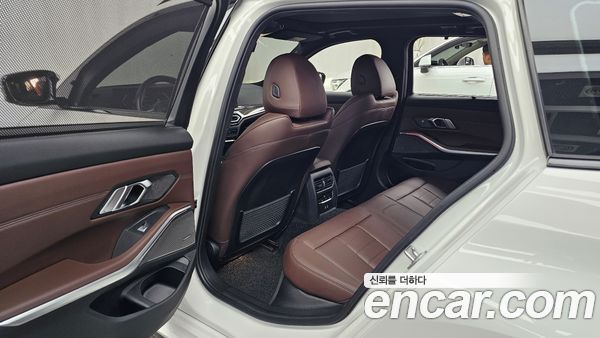 BMW 3 Series 2023, фото 18