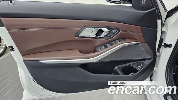 BMW 3 Series 2023, фото 14