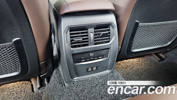 BMW 3 Series 2023, фото 31