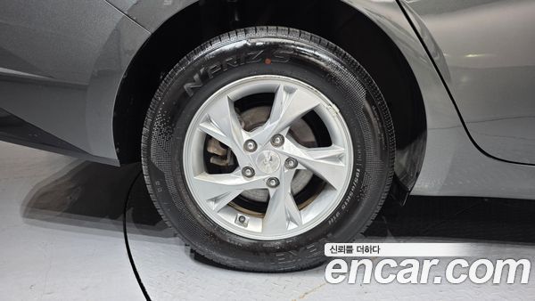 Hyundai Elantra 2023, фото 5