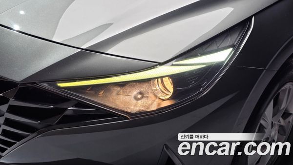 Hyundai Elantra 2023, фото 8