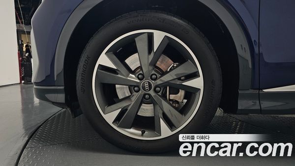 Audi Q4 e-tron 2023, фото 4