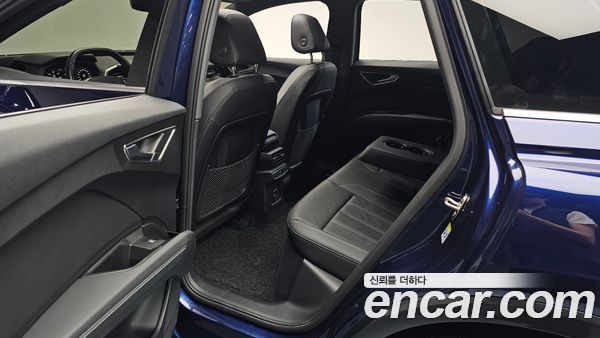 Audi Q4 e-tron 2023, фото 15