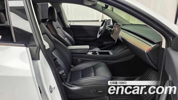 Tesla Model Y 2022, фото 17