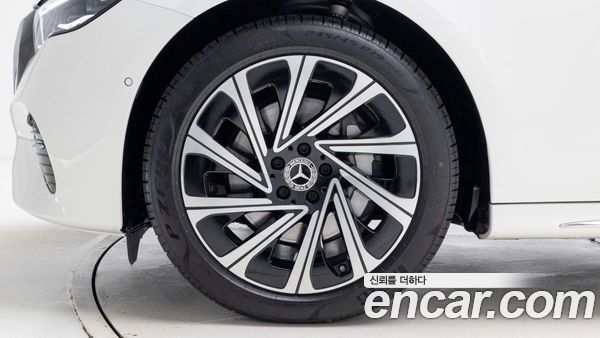 Mercedes-Benz E-Class 2026, фото 5