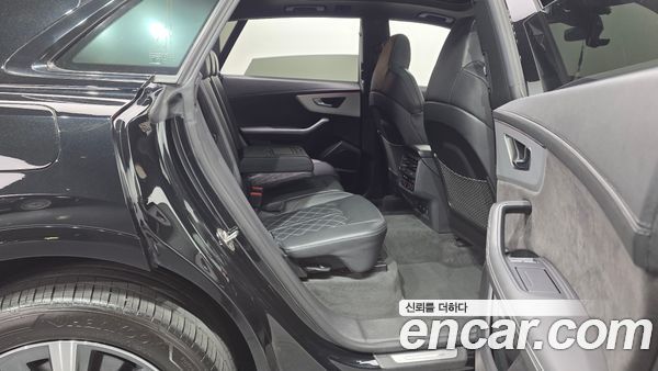 Audi Q8 2022, фото 17