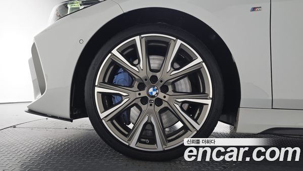 BMW 1 Series 2024, фото 4
