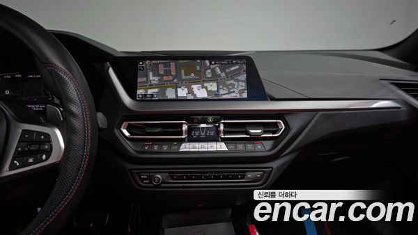 BMW 1 Series 2024, фото 19