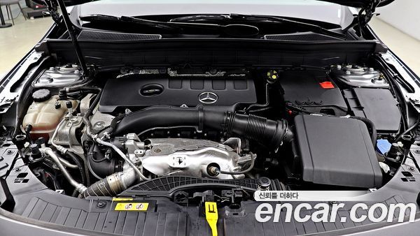 Mercedes-Benz GLB 2023, фото 6