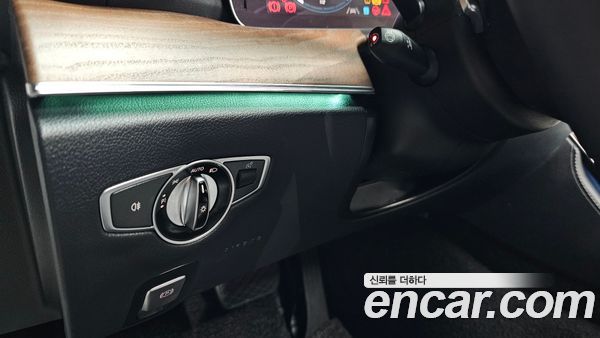 Mercedes-Benz E-Class 2023, фото 19