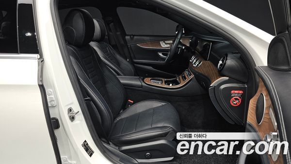 Mercedes-Benz E-Class 2023, фото 15