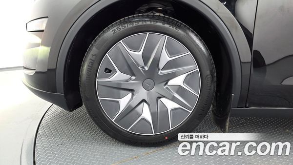 Tesla Model Y 2026, фото 4