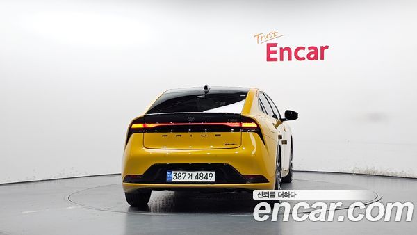 Toyota Prius 2024, фото 4