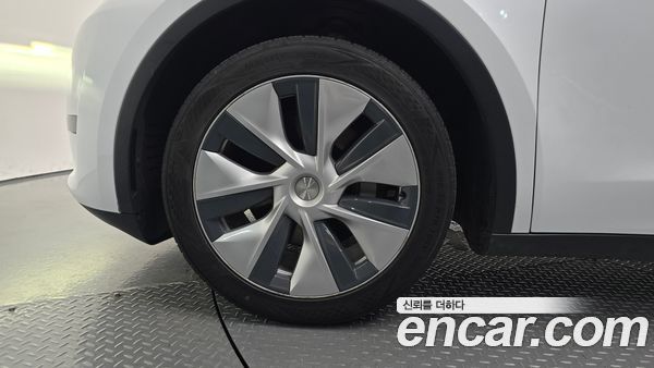 Tesla Model Y 2024, фото 5