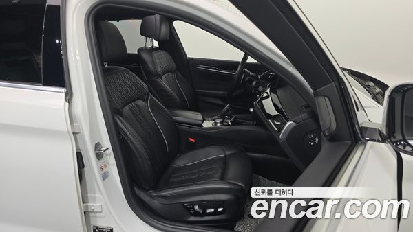BMW 5 Series 2023, фото 16