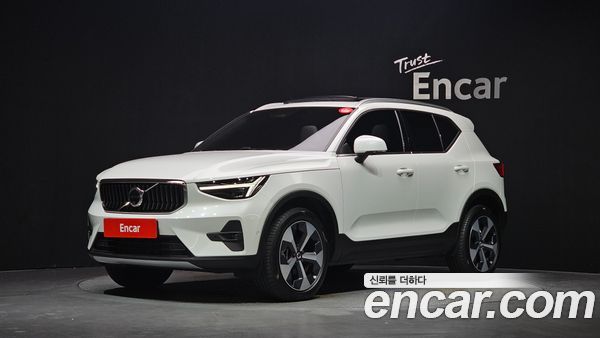 Volvo XC40 2025