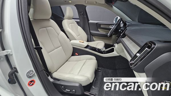 Volvo XC40 2025, фото 16