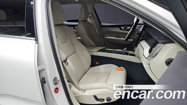 Volvo XC60 2026, фото 16