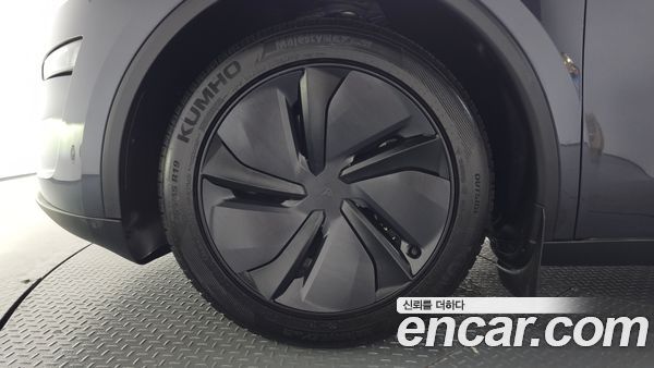 Tesla Model Y 2025, фото 4