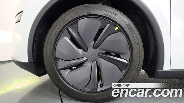 Tesla Model Y 2025, фото 5