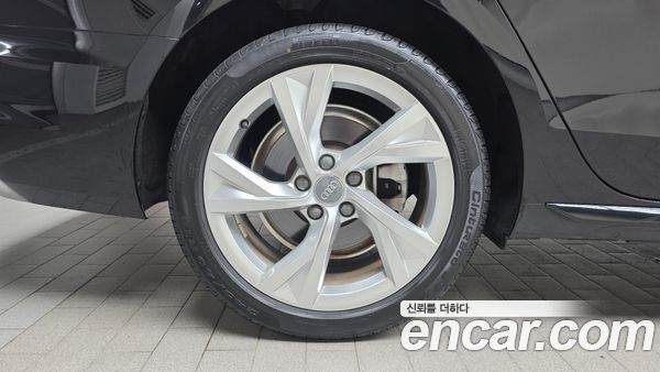 Audi A4 2021, фото 4