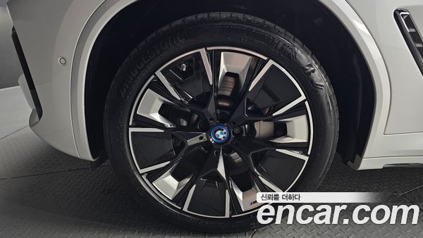 BMW iX3 2024, фото 5