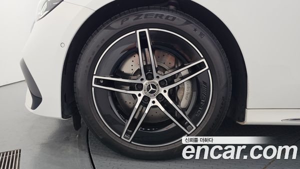 Mercedes-Benz E-Class 2025, фото 5
