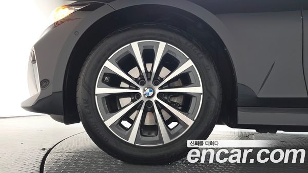 BMW 3 Series 2024, фото 4