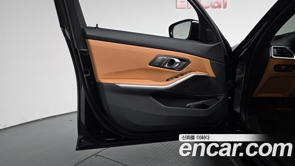 BMW 3 Series 2024, фото 30