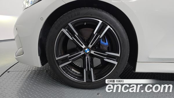 BMW 3 Series 2024, фото 5