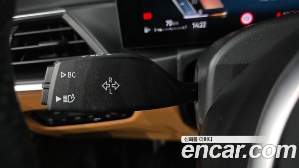 BMW 3 Series 2024, фото 31