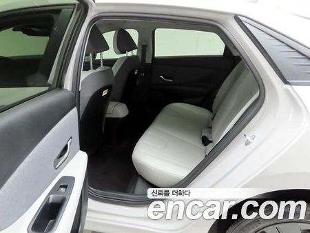 Hyundai Elantra 2023, фото 14