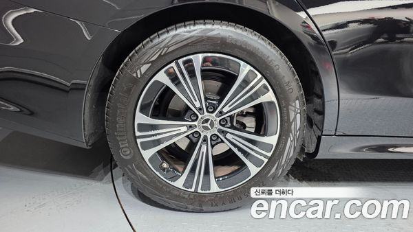 Mercedes-Benz E-Class 2025, фото 5