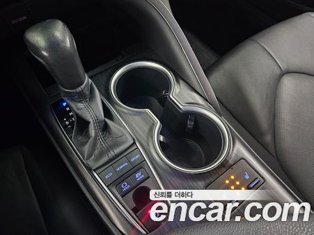 Toyota Camry 2023, фото 9