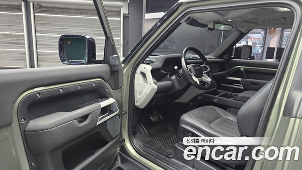 Land Rover Defender 2022, фото 13
