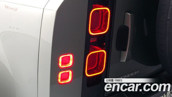 Land Rover Defender 2022, фото 9