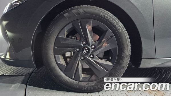 Hyundai Elantra 2023, фото 5