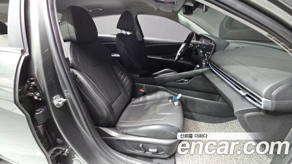 Hyundai Elantra 2023, фото 16