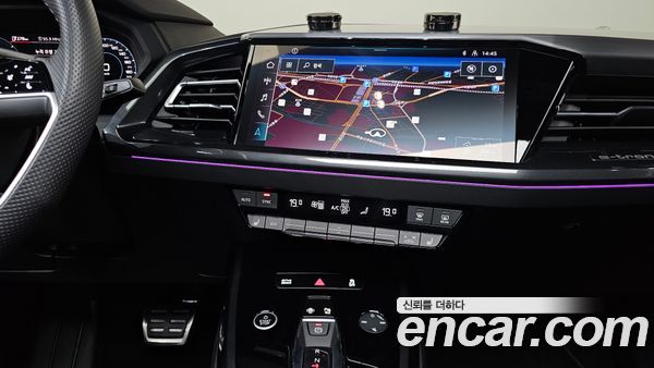 Audi Q4 e-tron 2023, фото 14