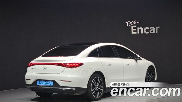 Mercedes-Benz EQE 2023, фото 2